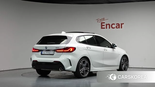 BMW 1 Series (F40) 2023 Белый из Кореи