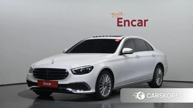 Mercedes-Benz E-Class W213 2023 Белый из Кореи