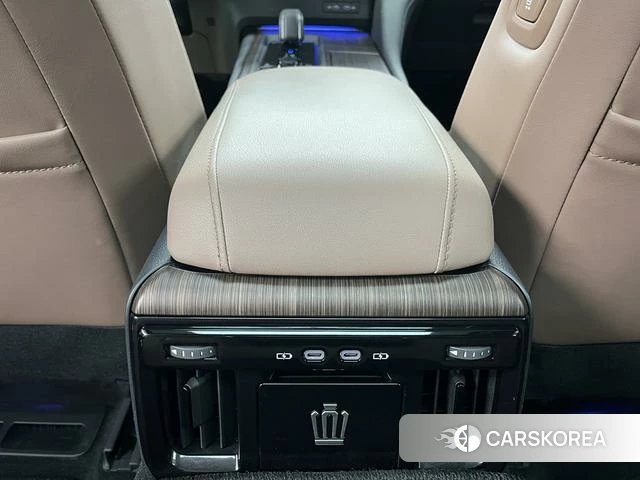 Toyota Crown (imported) 2024 Серебристо-серый из Китая