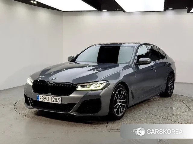 BMW 5 Series (G30) 2022 Серебристо-серый из Кореи
