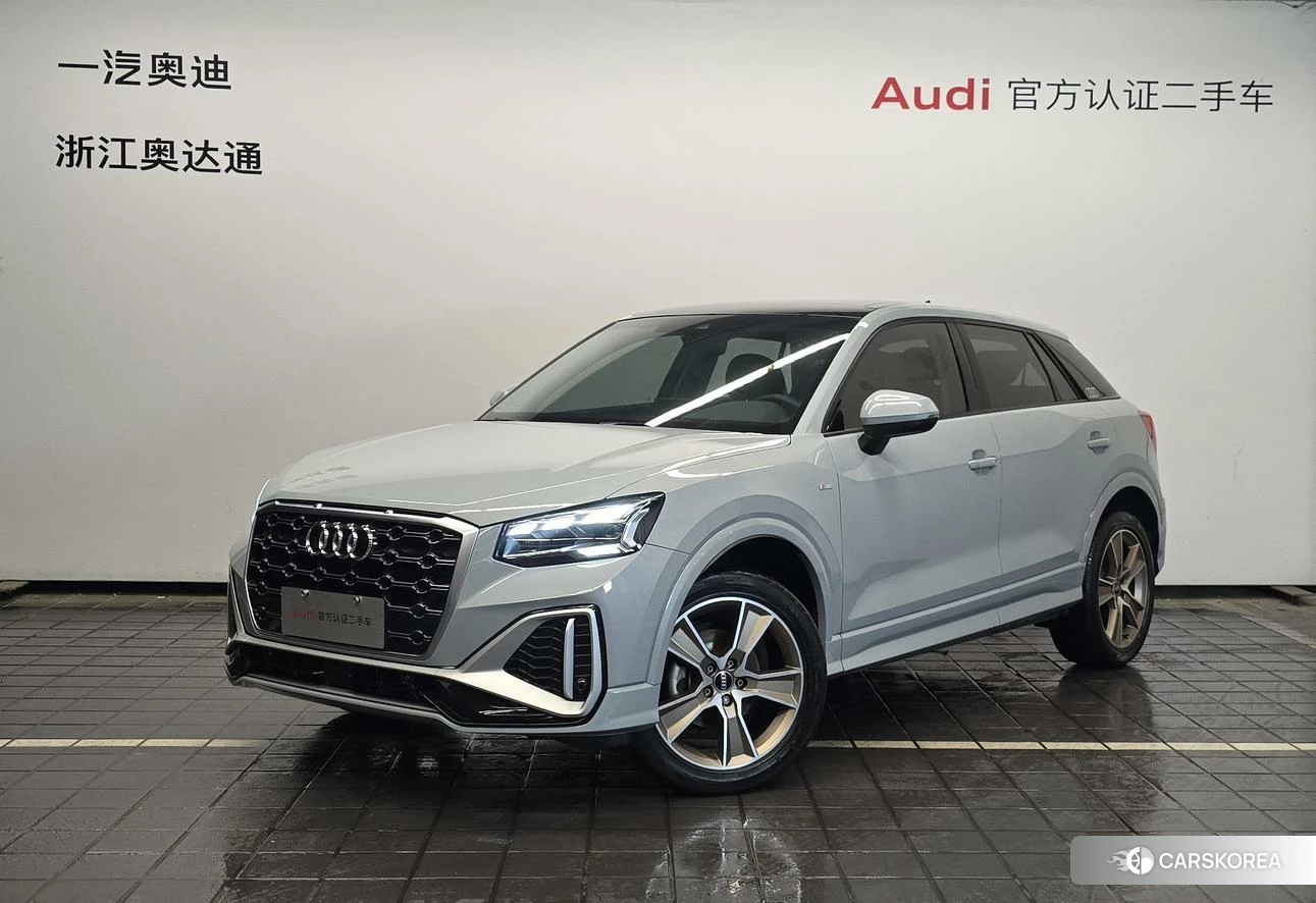 Audi Q2L 2021 Серебристо-серый из Китая
