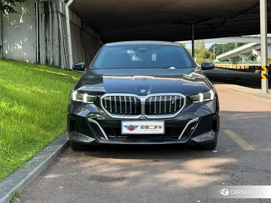 BMW i5 2024 Черный из Китая