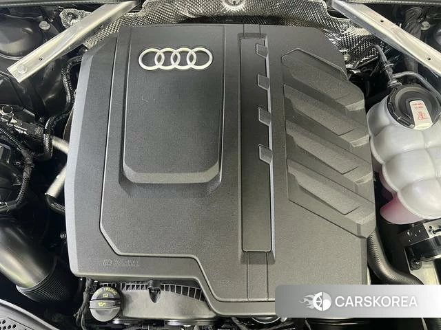 Audi Q8 2023 Черный из Китая