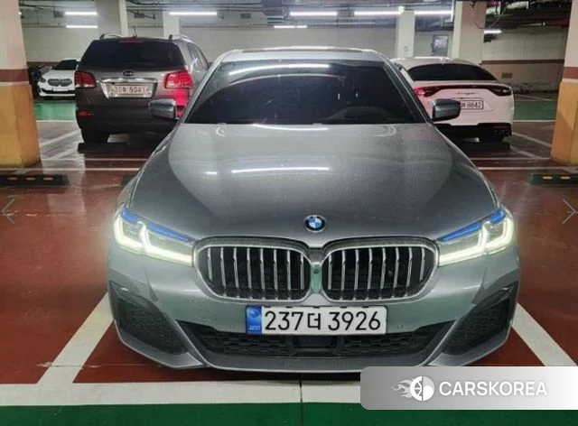 BMW 5 Series (G30) 2023 Серебристо-серый из Кореи