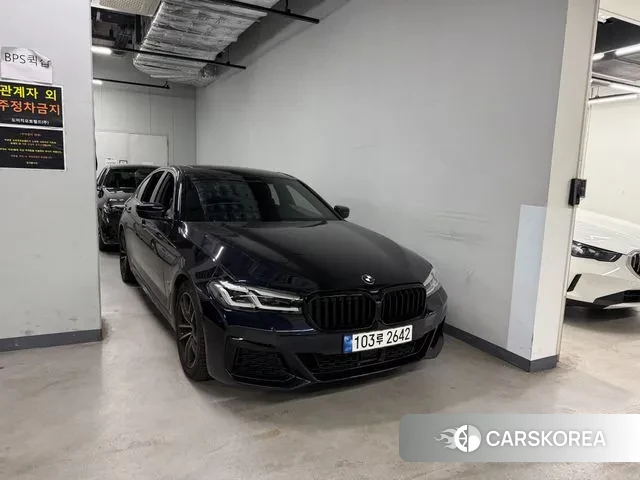 BMW 5 Series (G30) 2022 Черный из Кореи