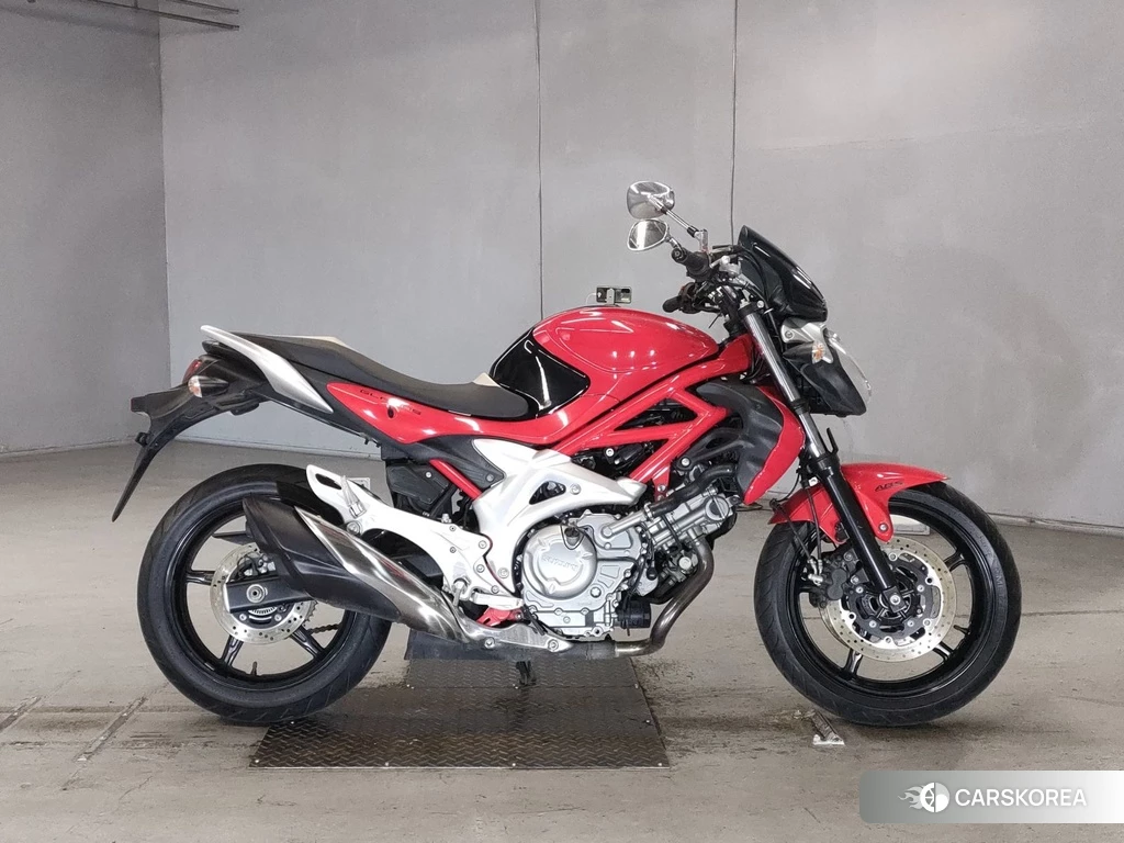 Проданный Suzuki GLADIUS 400 2010 из Японии