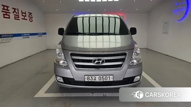 Hyundai Grand Starex 2018 Серебристо-серый из Кореи