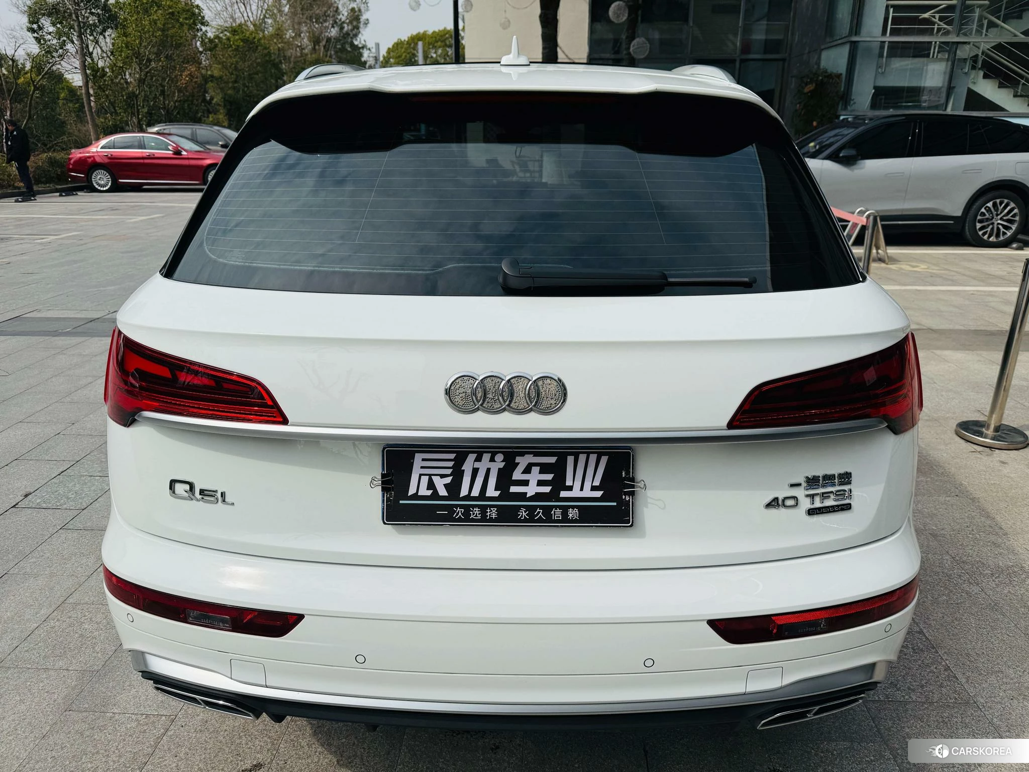Audi Q5L 2021 Белый из Китая