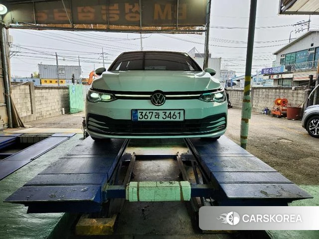 Volkswagen Golf 8th Generation 2022 Белый из Кореи