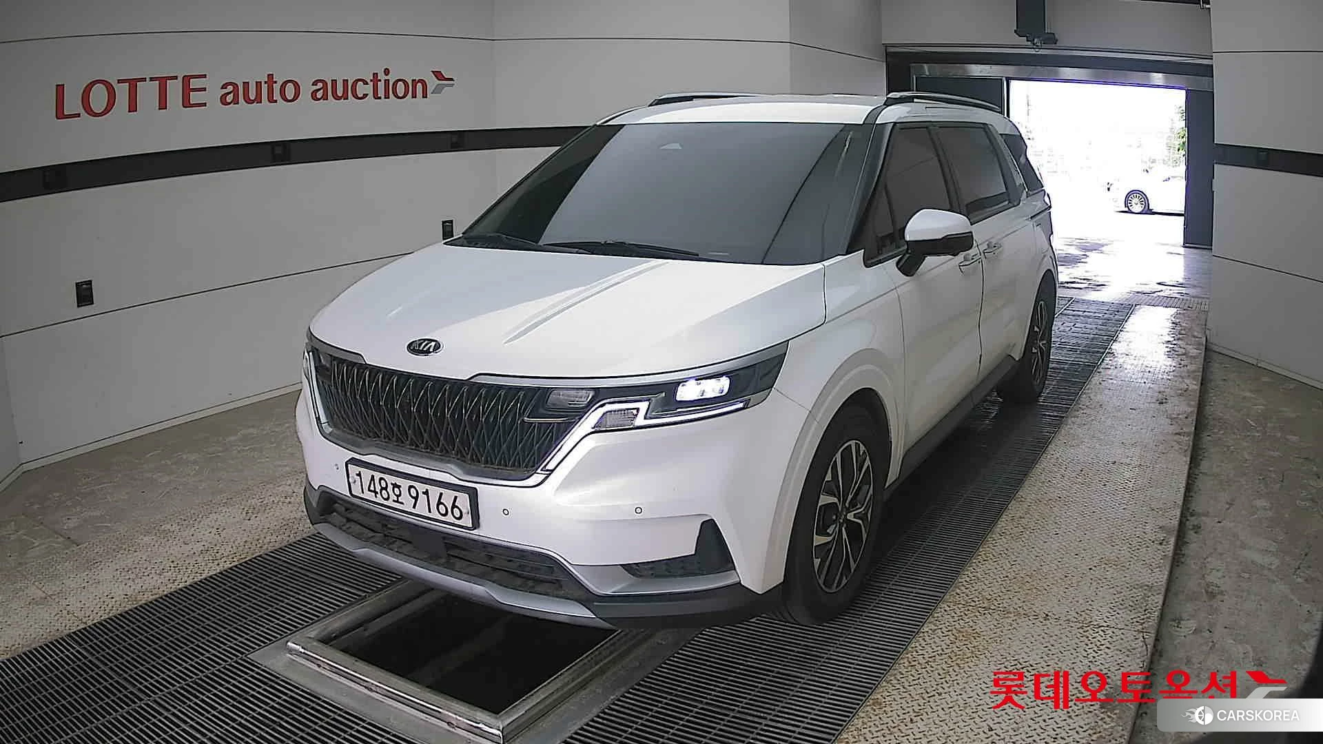 Kia Carnival 2021 Snow White Pearl (optional) из Кореи
