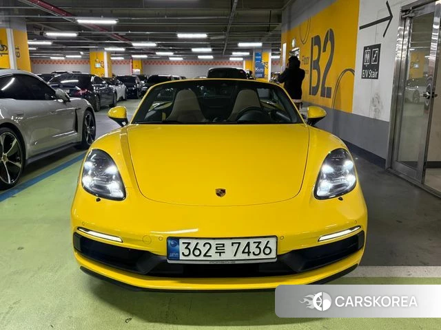 Porsche 718 Boxster 2021 Желтый из Кореи