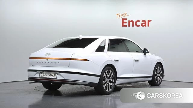 Hyundai Grandeur Hybrid (GN7) 2023 Белый из Кореи