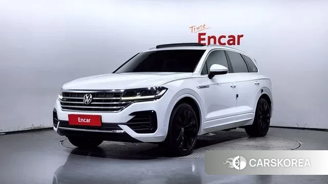 Volkswagen Touareg 3rd generation 2020 Белый из Кореи