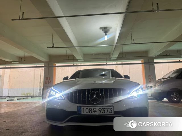 Mercedes-Benz C-Class W205 2018 Белый из Кореи