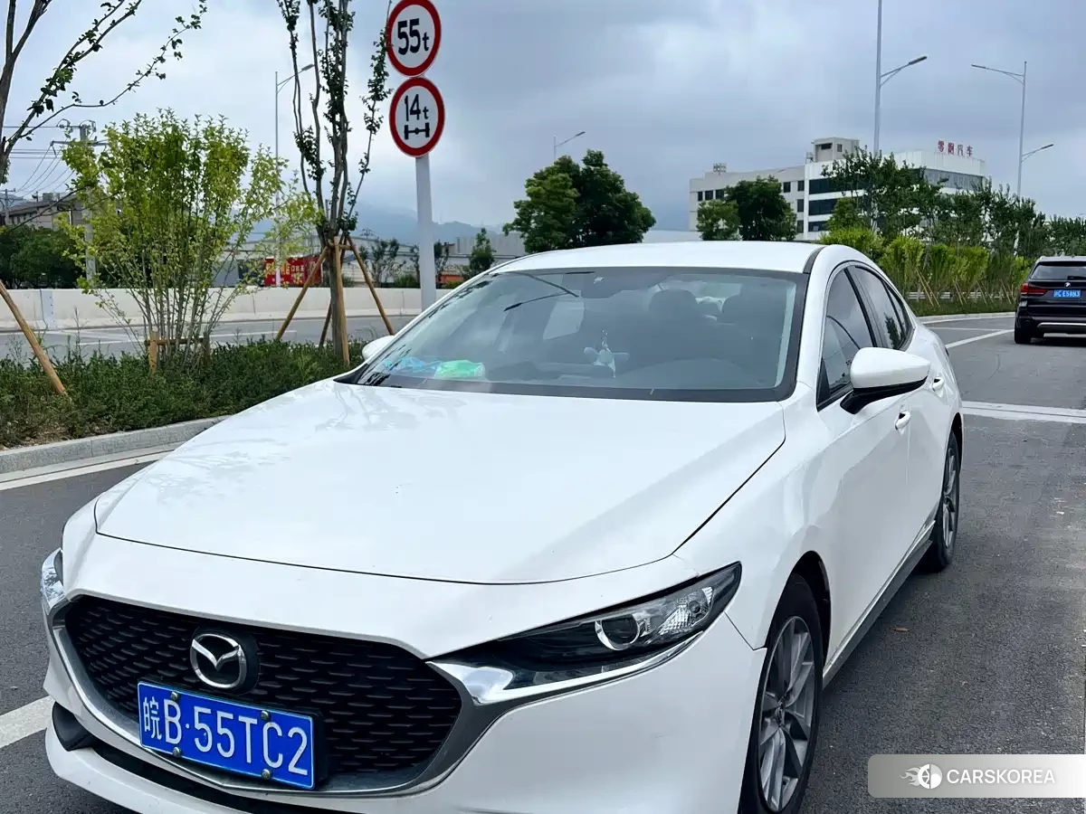 Mazda 3 2022 Белый из Китая