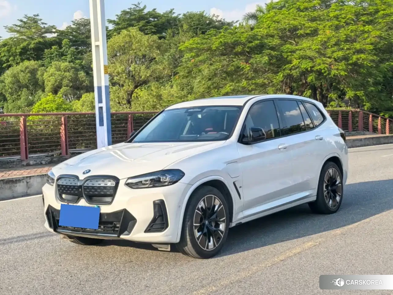 BMW iX3 2023 Белый из Китая