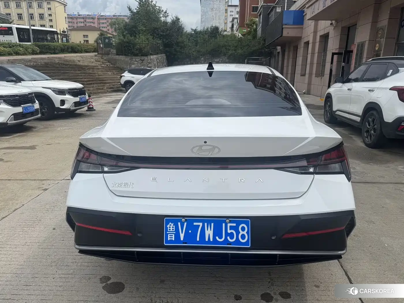 Hyundai Elantra 2023 Белый из Китая