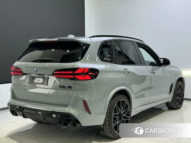 BMW X5 M 2025 Серебристо-серый из Китая
