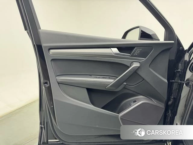 Audi Q5L 2022 Черный из Китая