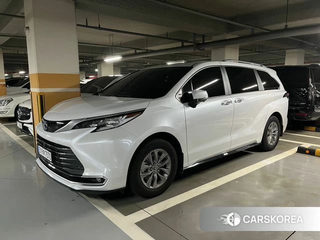 Toyota Sienna 4th Generation 2025 Белый из Кореи