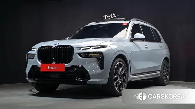 BMW X7 (G07) 2025 Светло-серебряный цвет из Кореи