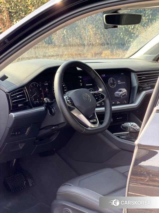 Volkswagen Touareg 2022 Черный из Китая