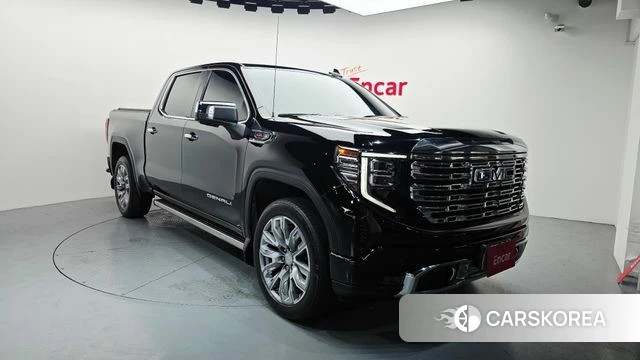 GMC Sierra 2023 Черный из Кореи