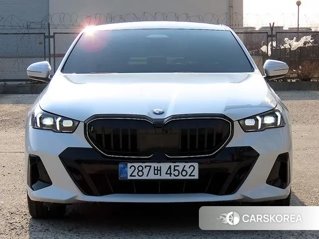 BMW 5 Series (G60) 2025 Белый из Кореи