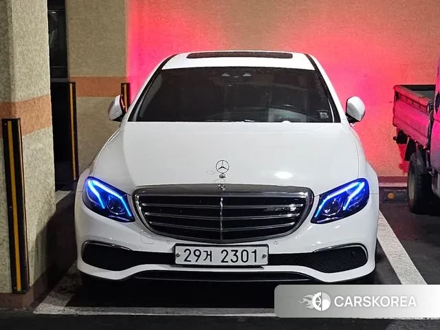 Mercedes-Benz E-Class W213 2018 Белый из Кореи