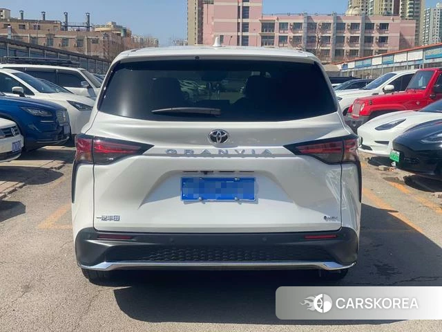 Toyota Grevia 2024 Белый из Китая