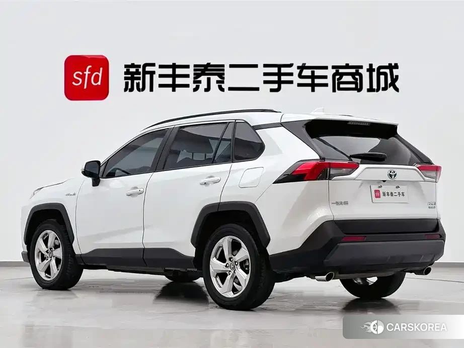 Toyota RAV4 2023 Белый из Китая