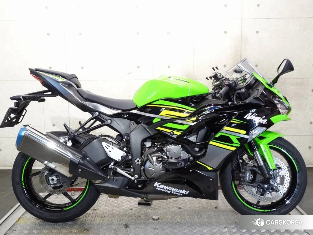 Проданный Kawasaki NINJA ZX-6R 2018 из Японии
