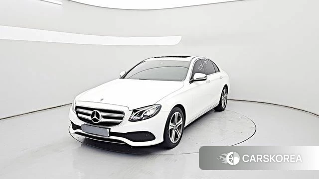 Mercedes-Benz E-Class W213 2019 Белый из Кореи