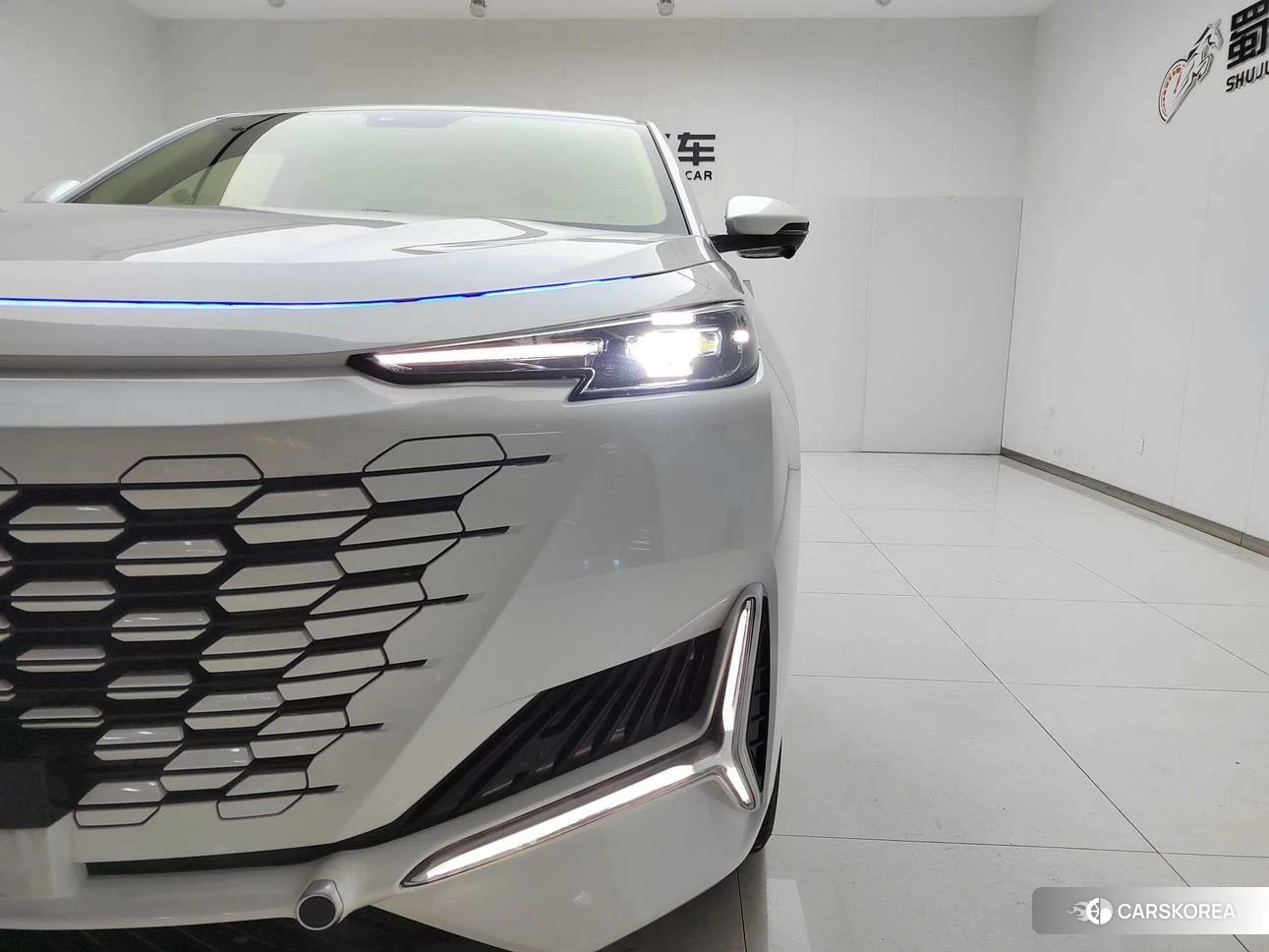 Chang'an UNI-K 2021 Белый из Китая