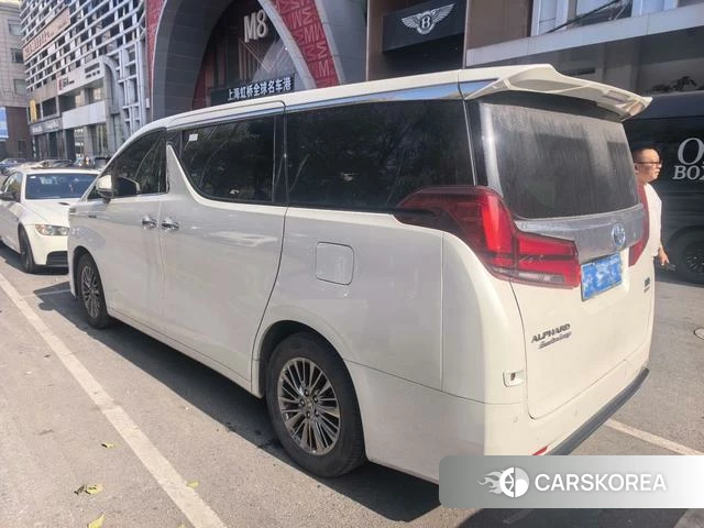 Toyota Elfa 2021 Белый из Китая