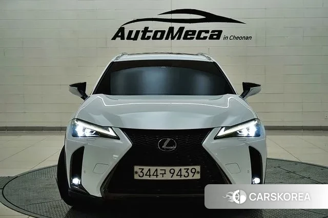 Lexus UX250h 2021 Белый из Кореи