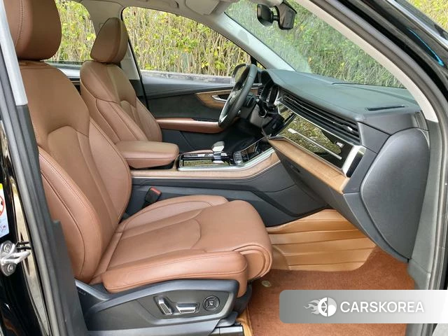 Audi Q7 2021 Черный из Китая