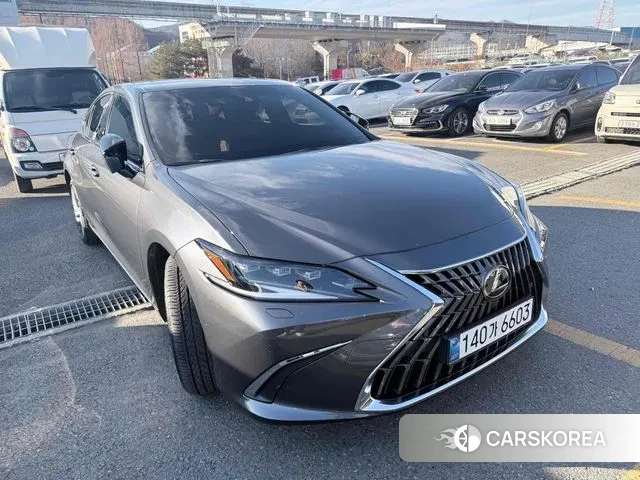 Lexus ES300h 7th generation 2024 Серый из Кореи