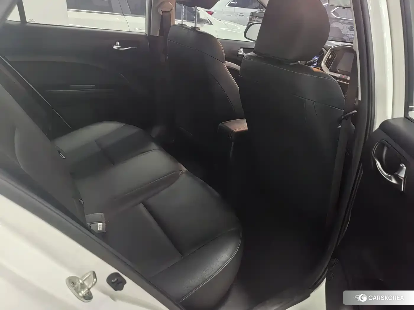 Kia KX1 2023 Белый из Китая