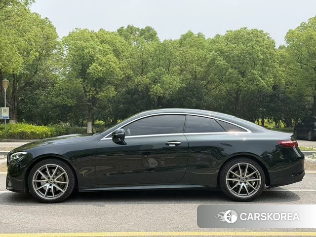 Mercedes-Benz E-class (imported) 2022 Зеленый из Китая