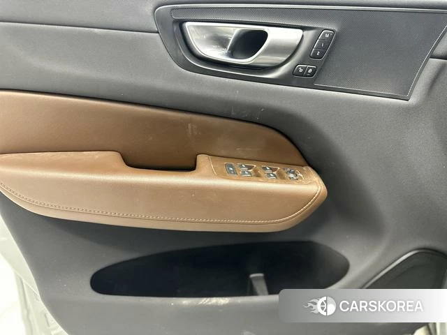 Volvo XC60 2023 Серебристо-серый из Китая