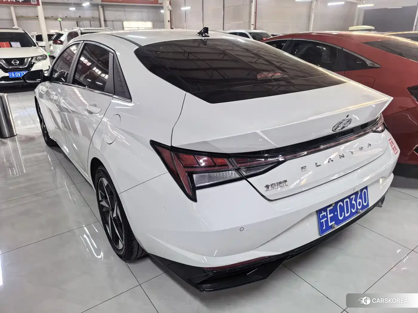Hyundai Elantra 2023 Белый из Китая