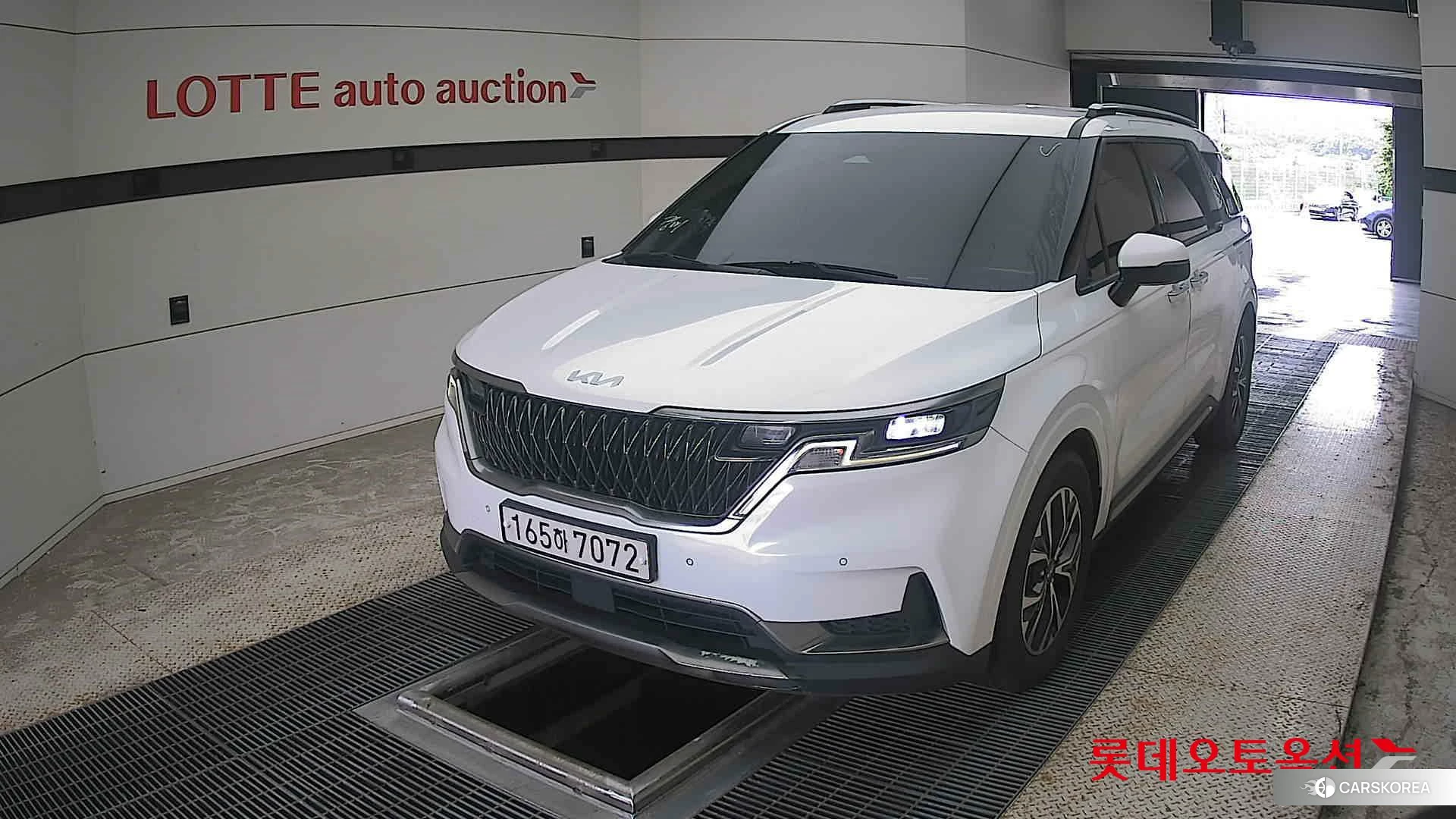 Kia Carnival 2022 Snow White Pearl (optional) из Кореи