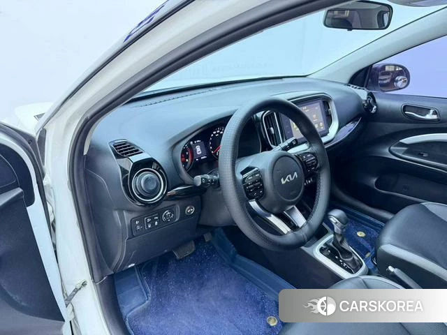 Kia Yi Ran 2022 Белый из Китая
