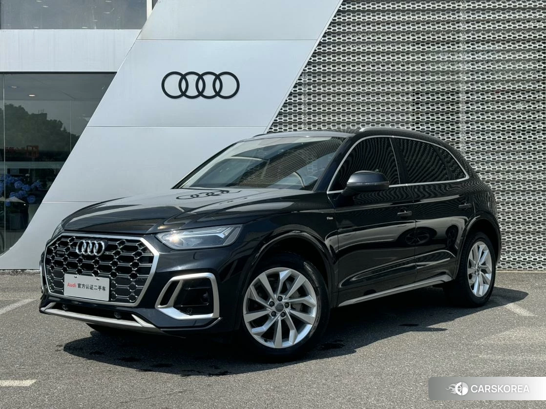 Audi Q5L 2021 Черный из Китая