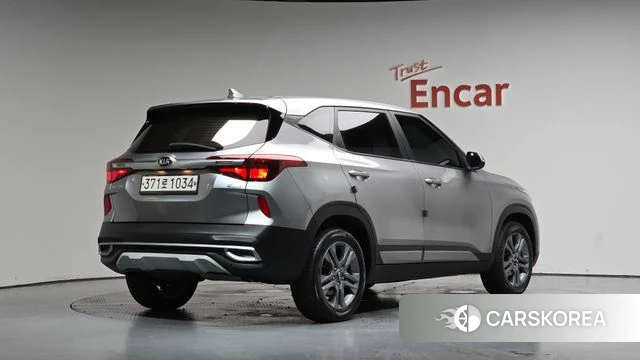 Kia Seltos 2020 Серебристо-серый из Кореи