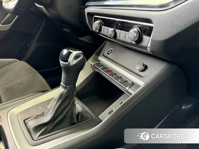 Audi Q3 2021 Белый из Китая