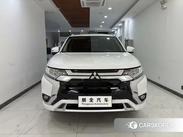 Mitsubishi  Outlander 2022 Белый из Китая