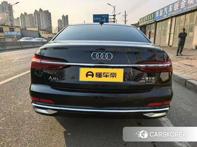 Audi A6L 2022 Черный из Китая