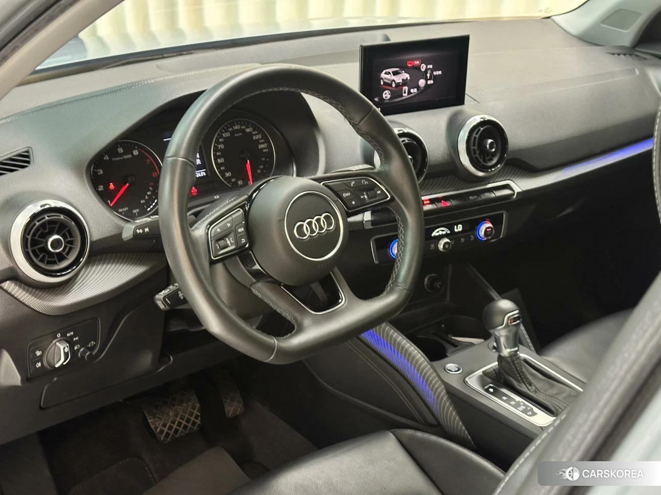 Audi Q2L 2021 Серебристо-серый из Китая